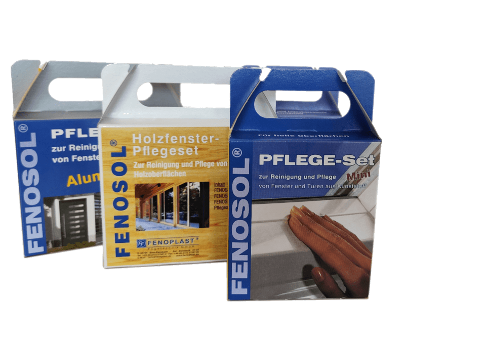 Drei Kisten mit Pflegesets für Holz, Kunststoff und Aluminium.