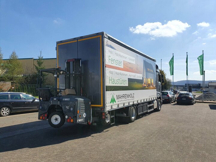 Fuhrpark mit Stapler oder Ladebordkran