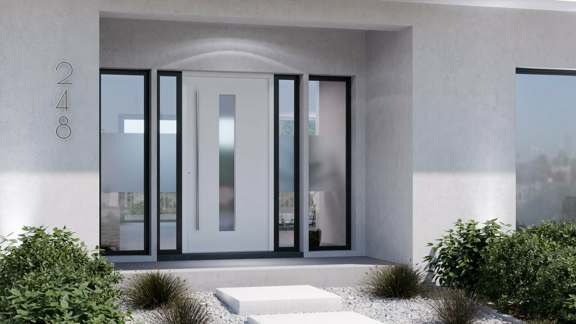 Eine moderne weiße Haustür mit schwarzem Griff und Fenster ist in eine graue Betonwand eingelassen, begleitet von einer weißen Stufe, einem schwarzen Fenster und grünen Sträuchern.
