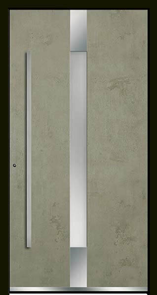 Eine moderne graue Tür mit einem vertikalen schmalem mittigem Lichtausschnitt und einem horizontalen silbernen Griff.